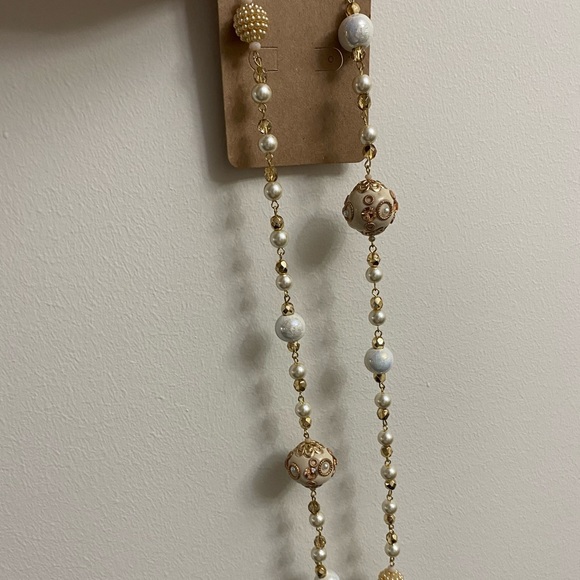 J: Pearl Necklace - Picture 6 of 10